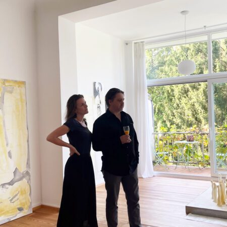 2501KLcrossing opening9